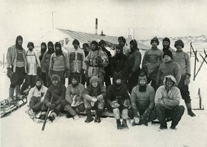 Die Hauptgruppe am Kap Evans nach dem Winter, 1911-1913