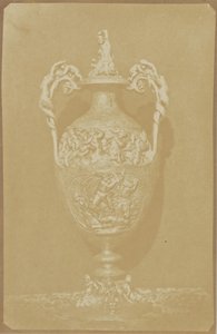 Verzierter Vase mit Griffen