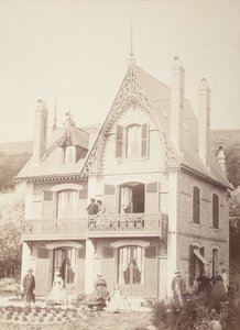 Ohne Titel (Familienporträt - Menschen mit Haus) von Hippolyte Bayard