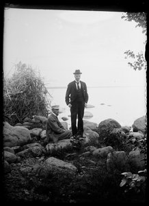 Johannes Andersin und Magnus Adrian Gadd am Mittsommerfeuer von Hugo Simberg