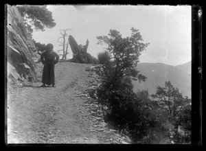 Mann auf der Bergstraße im Kaukasus von Hugo Simberg