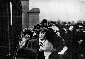 Offizielle Mitteilung über den Tod von König Edward vor dem Buckingham Palace, 1910 von Illustrations Bureau