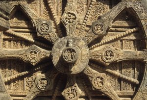 Wagenrad am Sockel des Surya-Tempels