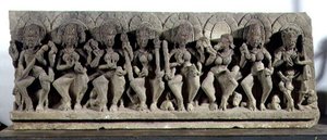 Sturz darstellend Siva und die sieben Muttergöttinnen, Gurjara-Pratihara-Dynastie, Allahabad (Stein)