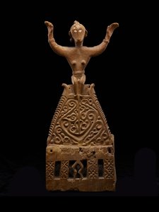 Altar, der den ersten weiblichen Vorfahren darstellt (luli)