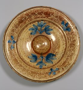 Dekorierter Teller mit blauen Blumen, maurisch (Faience) von Islamic School