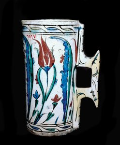 Islamische Kunst: Keramikkrug hergestellt in Anatolien (Türkei). 17. Jahrhundert. Kairo, Museum für Islamische Kunst