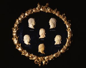 Ein Satz von sechs italienischen Siena-Marmor-Reliefprofilbüsten römischer Kaiser, mit den Namen Octavius, Galbin, Titus, Claudius, Julius und Nero eingraviert