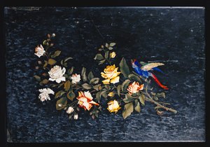 Ein italienischer pietre dure eingelegter schwarz-weiß marmorierter Tischplatte