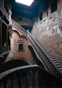 Innenansicht der Burg der Grafen Guidi oder Palazzo Pretorio