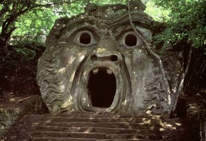 Mund einer fantastischen Höhle, Steinskulptur im "Parco dei Mostri" von Italian School