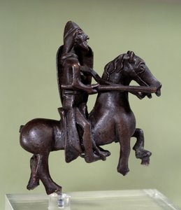 Romanische Kunst: Bronzene Ritterstatuette mit Rüstung