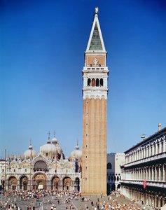 Ansicht des Campanile und der Basilika San Marco