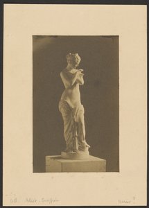 [Statue einer Frau] von Jacques Alexandre Ferrier