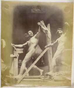 Studie eines männlichen Aktmodells mit der Hand in einem Gestell, von der Seite gesehen und neben einem Gipsmodell in derselben Pose, im Atelier von Jacques de Lalaing