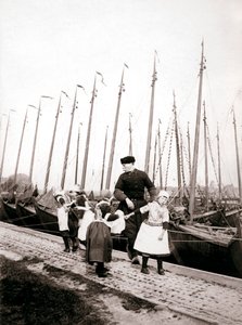 Menschen von Marken Island, Niederlande, 1898 von James Batkin