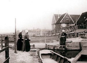 Frauen in traditioneller Kleidung, Marken Island, Niederlande, 1898