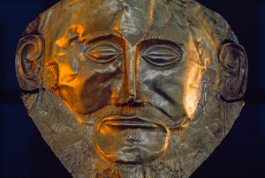 Eine Grabmaske aus der Bronzezeit. Nationales Archäologisches Museum, Athen, Griechenland.