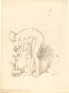 Ein Aktmodell arrangiert Blumen