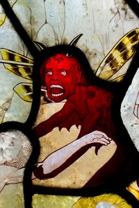 Teufel, Buntglas, Kirche St. Maria Magdalena, Rowington Close, Paddington, London, ca. 2012