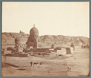 Ägypten. Kairo. Südliche Nekropole. Im Vordergrund das Mausoleum Sudun (1504), im Hintergrund auf dem Mukattam-Plateau die Al-Djujuschi-Moschee von James Robertson