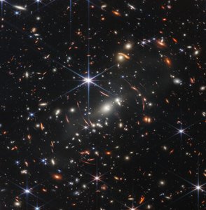 Linsender Galaxienhaufen (Webbs erstes tiefes Feld)