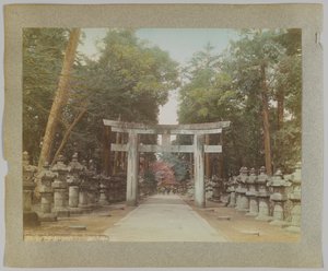 Eingang zu einem Tempel im Uyeno-Park, Tokio, Japan