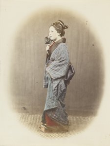 Japanische Frau in traditioneller Kleidung