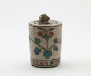 Zylindrischer Räucherofen mit Hase auf dem Deckel, Edo-Zeit oder Meiji-Ära von Japanese School