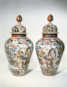 Paar Imari-Balustervasen und Deckel