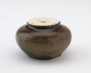 Kleine Krug verwendet als Teedose, Gifu-Präfektur, Muromachi- oder Momoyama-Zeit von Japanese School