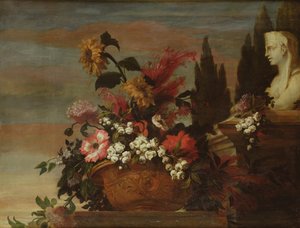 Blumen in einem Becken und eine Sphinx