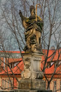 Statue des Heiligen Augustinus von Hippo auf der Karlsbrücke