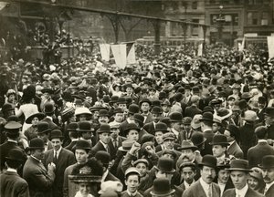 Menschenmenge auf dem Union Square bei einem Suffrage Meeting von Jessie Tarbox Beals