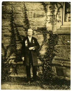 Dr. Mary Walker, eine der ersten Ärztinnen, die das Recht hat, Männerkleidung zu tragen von Jessie Tarbox Beals