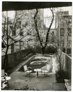 Garten von Mrs. W H Wells, 265 W 11th von Jessie Tarbox Beals