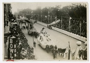 Historische Parade: Gesamtansicht Central Park St. Nicholas Float