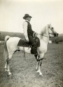 Homer Davenport, Karikaturist auf seinem arabischen Pferd, ca. 1905-12