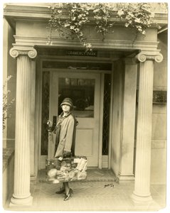 Mabel Herbert Urner, Autorin von Helen & Warren bereit für die Reise nach Europa, ca. 1905-40