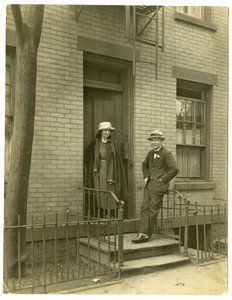 Mr. Llewelyn Powys, Autor, und seine Frau, ca. 1905-40