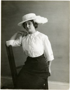 Weiße Seidenbluse, McCreery