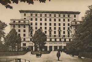 Bergmassiv aus Mauerwerk auf dem wertvollsten Gelände des Westens, um 1935