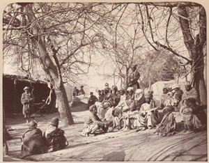 Eine Straßenszene in der Stadt Jalalabad, 1878 von John Burke
