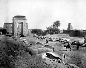 Allee der Sphinxe, Karnak, Ägypten von John L. Stoddard