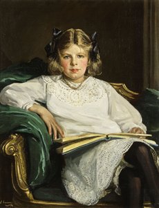 Porträt von Betty, dreiviertel Länge sitzend, ein Buch lesend