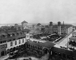 Hotels in Saint Augustin, Florida: der Alcazar, die Cordoue, die Pont de Leon, ca. 1900