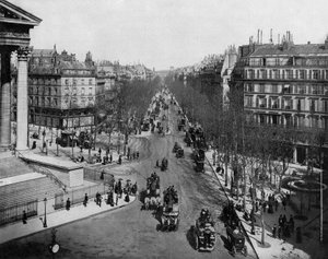 Boulevard Madeleine in Paris, um 1900 (s/w Foto) von John Lawson Stoddard