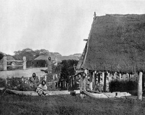 Einheimische der Insel Jesso in Japan, hier Aborigines, Foto von John Lawson Stoddard (1850-1931) Reisender und Konferenzredner, Bildungswerk für Chicago