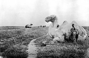 China, geschnitzte Kamele des Kaiserwegs, ca. 1870 (Foto)