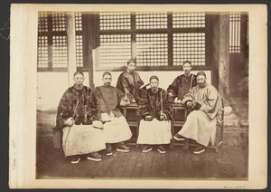 [Gruppenporträt von Männern] von John Thomson